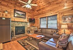 Others 2 3 Mi to Dollywood: Hot Tub Hideaway in Smoky Mtns