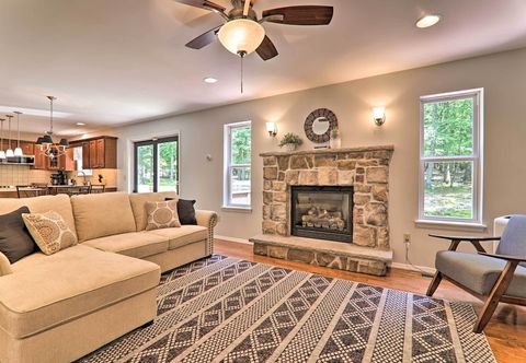 Others East Stroudsburg Hideaway w/ 2 Community Pools!