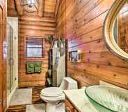 Others 3 Private Eureka Springs Cabin w/ Beaver Lake Views!