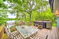 Others Cozy Retreat w/ Hot Tub, on Sleepy Hollow Lake!