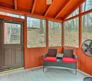 Khác 6 Cozy Poconos Vacation Rental w/ Deck & Yard!