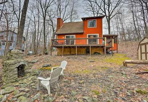 Khác Cozy Poconos Vacation Rental w/ Deck & Yard!