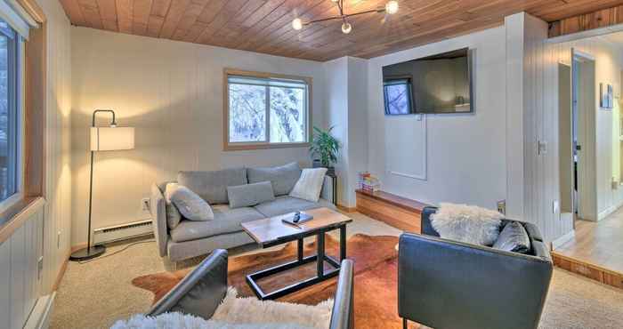 Lainnya Anchorage Home: On-site Creek & Trail Access!