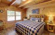 Lainnya 3 Smoky Mtn Lakefront Cabin w/ Hot Tub & Fire Pit!