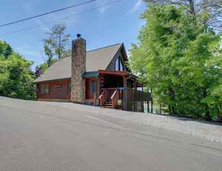 อื่นๆ 2 Smoky Mtn Lakefront Cabin w/ Hot Tub & Fire Pit!