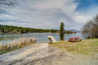 Others Quiet Republic Cabin w/ Lake Views!