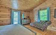 Lainnya 7 Quiet Mountain Log Cabin w/ Deck & Near Rafting!