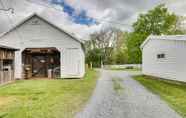 Lain-lain 7 Quiet Farmhouse on 77 Acres Near Shenandoah River!