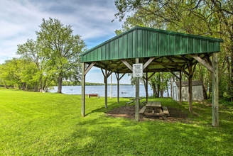 Others 4 Waterfront Lake Koshkonong Home w/ Pier & Fire Pit