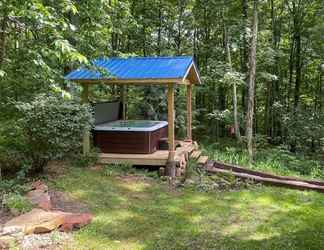 Lainnya 2 Quiet Cabin w/ Hot Tub ~ 15 Mi to State Parks!