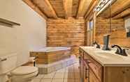 Lainnya 4 'wren's Nest Cabin' on 15 Acres w/ Hot Tub!