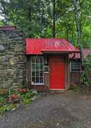 Imej utama Serene Creekside Cottage Near Asheville W/fire Pit