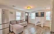 Others 2 Modern Townhome: Walk to Beach, Bars & Eats!