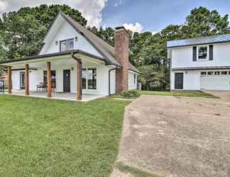 Others 2 Chic Lakehouse w/ Deck & Fire Pit, Walk to Golf!