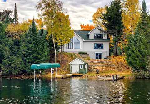 Others Fishing Haven: Family Home on Indian Lake