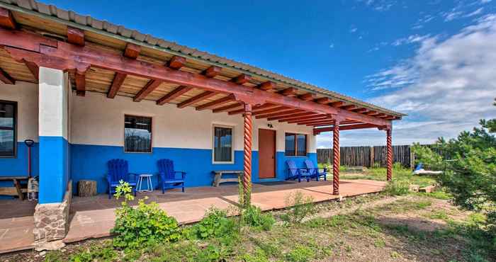 Others Cottage w/ Patio & Grill - 25 Min to Taos Valley!