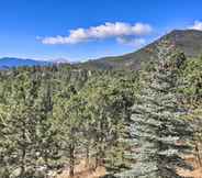 Others 3 Unique Evergreen Cabin w/ Hot Tub & Mountain Views