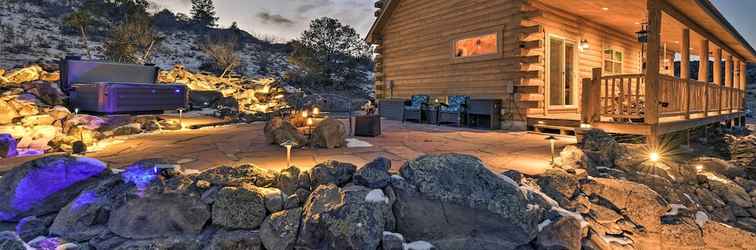 อื่นๆ Peaceful Cabin w/ Panoramic Mtn Views & Hot Tub!