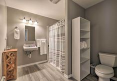 อื่นๆ 4 Centrally Located South Hill Apartment w/ Smart TV