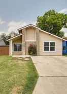 Imej utama Sunny San Antonio Home w/ Backyard + Patio!