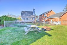 其他 Pet-friendly Rockaway Beach Home w/ Fire Pit!