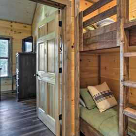 Room 1 Pigeon Forge Cabin: Private Hot Tub & Views!, The Island in Pigeon Forge Hotels