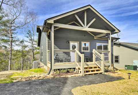 Lain-lain Quiet Pigeon Forge Cabin w/ Hot Tub!