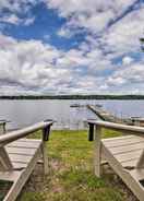 Imej utama Waterfront Kentucky Lake Home w/ Boat Dock!