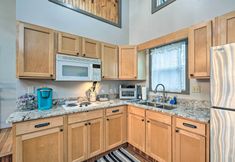 Others 4 Pet-friendly Loft Vacation Rental w/ Fire Pit!