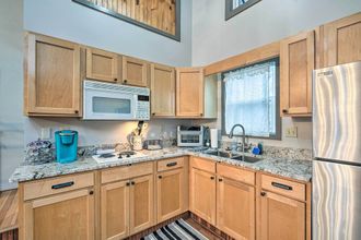 Lainnya 4 Pet-friendly Loft Vacation Rental w/ Fire Pit!