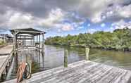 อื่นๆ 4 Merritt Island Home w/ Boat Dock on Canal Front!