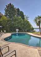 Imej utama Impeccable Home w/ Dock & Pool on Lake Wateree!