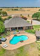 ภาพหลัก Luxe Granbury Abode w/ Pool ~ 4 Mi to Lake!