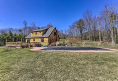 อื่นๆ 6 Catskills Cabin Escape With Deck and Fire Pit!