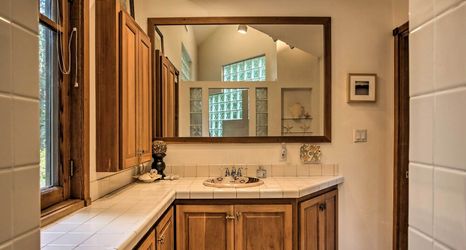 その他 2 Enchanting Escape w/ Hot Tub, Decks & Views!