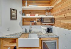 その他 5 Enchanting Escape w/ Hot Tub, Decks & Views!