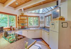 その他 4 Enchanting Escape w/ Hot Tub, Decks & Views!