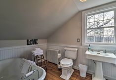 Others 4 Spacious Stone Ridge Family Home: 6 Private Acres!