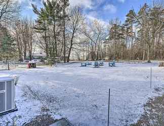 Others 2 Auburn Home + Fire Pit, Steps to Owasco Lake!