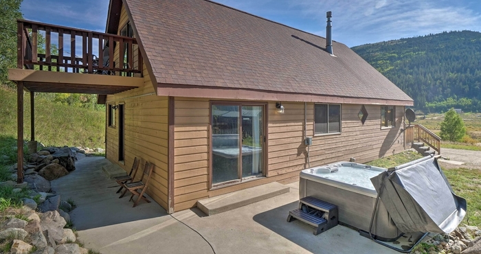 Lain-lain Alma Cabin w/ Mtn Views & Hot Tub: 17 Mi to Breck!