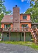 Imej utama Pocono Mountains Retreat w/ Deck & Fire Pit!