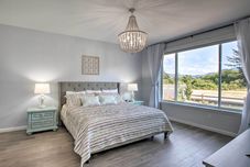 其他 Luxury Home on Golf Course: Walk to the Beach!