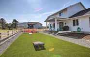 Lainnya 4 Luxury Home on Golf Course: Walk to the Beach!