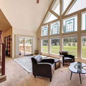 Primary image1帶熱水浴缸甲板和遊戲室的安吉利斯港之家,Gateway Transit Center飯店