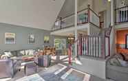Others 7 Spacious Port Angeles Abode w/ Hot Tub & Game Room