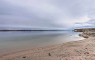 Others 4 House w/ Wraparound Deck Near Lake Mcconaughy