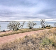 Lain-lain 3 House w/ Wraparound Deck Near Lake Mcconaughy