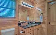 Lainnya 5 Hiwassee Hideaway' Cabin w/ Mountain Views!