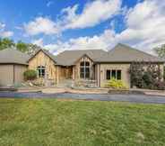Lainnya 6 Luxurious Finger Lakes Home w/ Game Room & Deck!