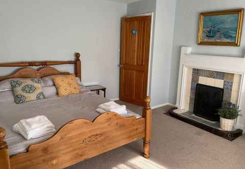 Others 3 Bedroom Cottage, Sleeps 5 Village Location